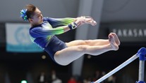 Dusno v Japonsku. Hvězdná gymnastka kvůli selhání nepojede do Paříže