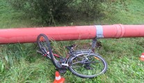 Tragická nehoda v Hradci. Cyklista (†70) nepřežil srážku s náklaďákem