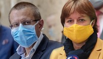 Rozvolnění se vzdaluje. Situace v krajích je zlá, varují Dušek a Rážová