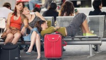 Skupina turistů čeká v Řecku na odlet už druhý den. Nevíme, co se děje, říká Jozef