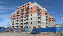 Bydlení je v Česku extrémně nedostupné. Mladí kvůli tomu nechtějí založit rodinu