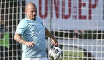 Z vítěze Ligy mistrů se stal pořádný tlouštík! Sneijder ukázal svůj pupek