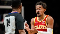 Hvězdu NBA štvou nová pravidla, za drknutí do sudího dostala pokutu