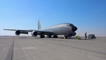 Šest mrtvých po pádu amerického tankeru v Iráku. Pentagon tragédii šetří