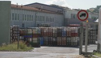 Neznámý pachatel ukradl přes 100 pivních sudů. Způsobil statisícovou škodu