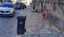 V Jihlavě spadl kus domu a zranil dítě. Záchranáři ho převezli do nemocnice