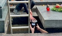 Lidé nemají na pohřby. Město jich 11 uložilo do společného hrobu