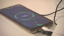 Británie pracuje na nové technologii. Díky ní by se mobily téměř nenabíjely