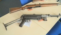 Zbraňová amnestie nepřestává překvapovat. Někdo policistům přinesl tašku plnou trhavin