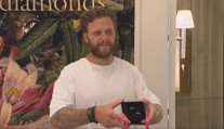 Pastrňák už má snubní prsten pro Rebeccu. V Česku svatba nebude