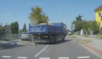 Neovladatelná tatrovka se řítila obcí. Demolovala vše, co jí přišlo do cesty