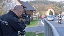 Právnická poradna: Za porušení pravidel za volantem můžete skončit i za mřížemi