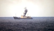 Ve Středozemním moři hořela ruská špionážní loď. Pomoc od NATO nechtěla