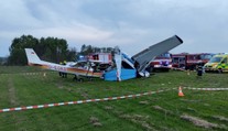 Na letišti na Klatovsku se srazila malá letadla. Zranily se i dvě děti