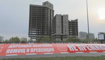 Budova šla k zemi během několika vteřin. Na unikátní záběry se podívejte
