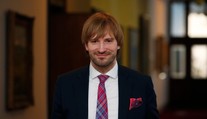 Ken, oblíbený ministr, obětní beránek. Co má za sebou Adam Vojtěch