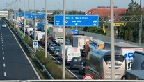 Tragické ráno na maďarské dálnici. Při dvou nehodách zemřelo osm cizinců