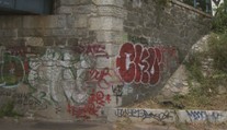 Praha zápasí s graffiti. Majitelé domů mohou žádat o dotaci na jejich odstranění