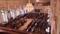 Opozice kritizuje schválený růst platů politiků. Je to skandální, hřmí Babiš