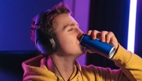 Neřestí u dětí přibývá. Poslanci jim chtějí zakázat energetické nápoje