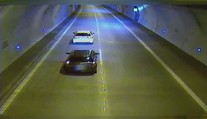 Pirát si spletl auto, zablokoval v tunelu rodinu jedoucí domů!