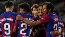Barcelona těsně přetlačila Las Palmas. Ramos oslavil narozeniny vítězným gólem