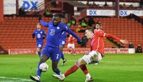 Chelsea se trápila s druholigovým Barnsley, ale nakonec postoupila