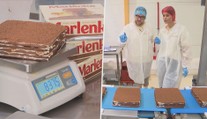 Víte, jak vzniká jeden z nejoblíbenějších dezertů? Podívali jsme se přímo do výroby