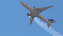 Letecké společnosti uzemňují Boeing 777. Na vině je nehoda v Denveru