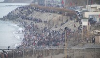 Ve Španělsku vypukla migrační krize. Přijímají se opatření, ve hře je vyloučení ze Schengenu
