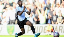 Nejhorší minela všech dob, smějí se fanoušci. Fotbalista zazdil jasnou šanci