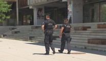 Tvrdý zákrok strážníka se objevil na sítích. Městská policie nechala video smazat