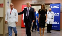 Las Vegas truchlí za oběti střelby, město navštívil i prezident Trump