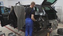 Čekací doby v servisech jsou čím dál delší. Mechanici nemají náhradní díly
