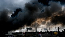 Kreml se chytá za hlavu. Masivní explozi klíčové rafinerie zřejmě nezpůsobila Ukrajina