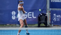 Bartůňková při první účasti v hlavní soutěži WTA slaví výhru