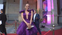 Oblíbená česká návrhářka Lešák Černá určuje módní trendy. Inspiraci čerpá v Paříži