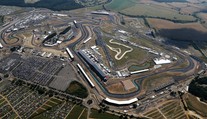 Děsivé scény na startu v Silverstonu: Před sprintem zkolaboval jeden z fanoušků