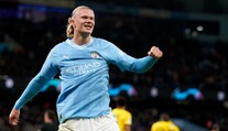 Haaland splnil slib. Gól slavil jako legenda Chelsea