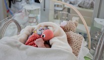 Vánoční princezna. Do babyboxu na zámečku v Praze někdo odložil holčičku