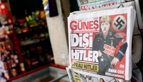 "Frau Hitler": Turecký list přirovnal Merkelovou k nacistickému vůdci