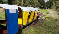V přírodní rezervaci vykolejil vláček, dvě děti skončily v nemocnici