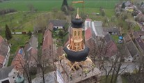 Kostel v Borovanech se dočkal navrácení své kupole. Další opravy potrvají do října