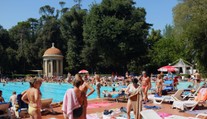 Koupaliště zavedlo nečekané opatření. Někteří návštěvníci se dovnitř nedostanou