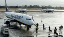 Ryanair nechal na letišti desítky cestujících. Vyskládali jim kufry a odletěli
