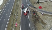 Tragická nehoda autobusu v Polsku: Pět mrtvých a desítky zraněných