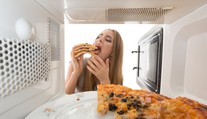 Jak ohřát pizzu v mikrovlnce, aby byla dobrá? Jednoduchý trik!