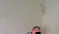 Z ubytovny hrůzy tajně vyvezli tři muže. A posadili je v nemocnici