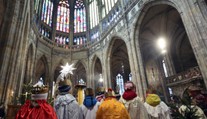 Tříkrálové sbírky jsou tu. Pozor na podvodníky, varují strážníci
