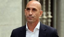 Rubiales poprvé u soudu. Kvůli polibku se nesmí k hráčce přiblížit
